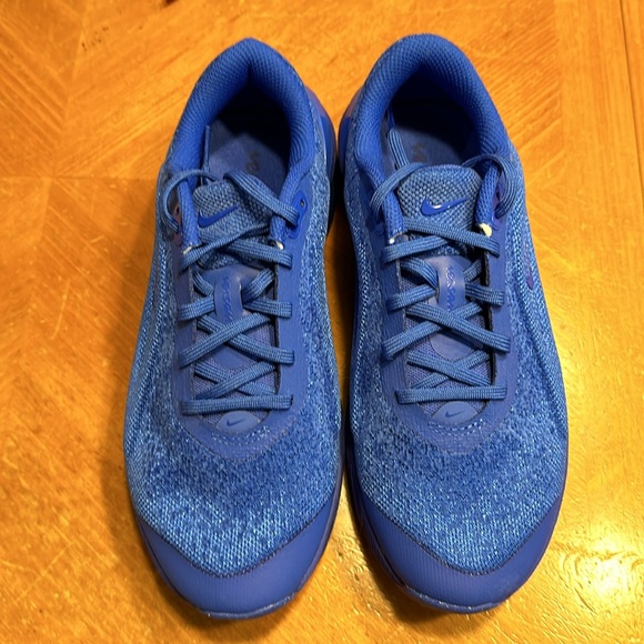 Women’s Nike Versair Hyper Royal Blue Sneakers Running Shoes DZ3547-400 NEW - Picture 3 of 8